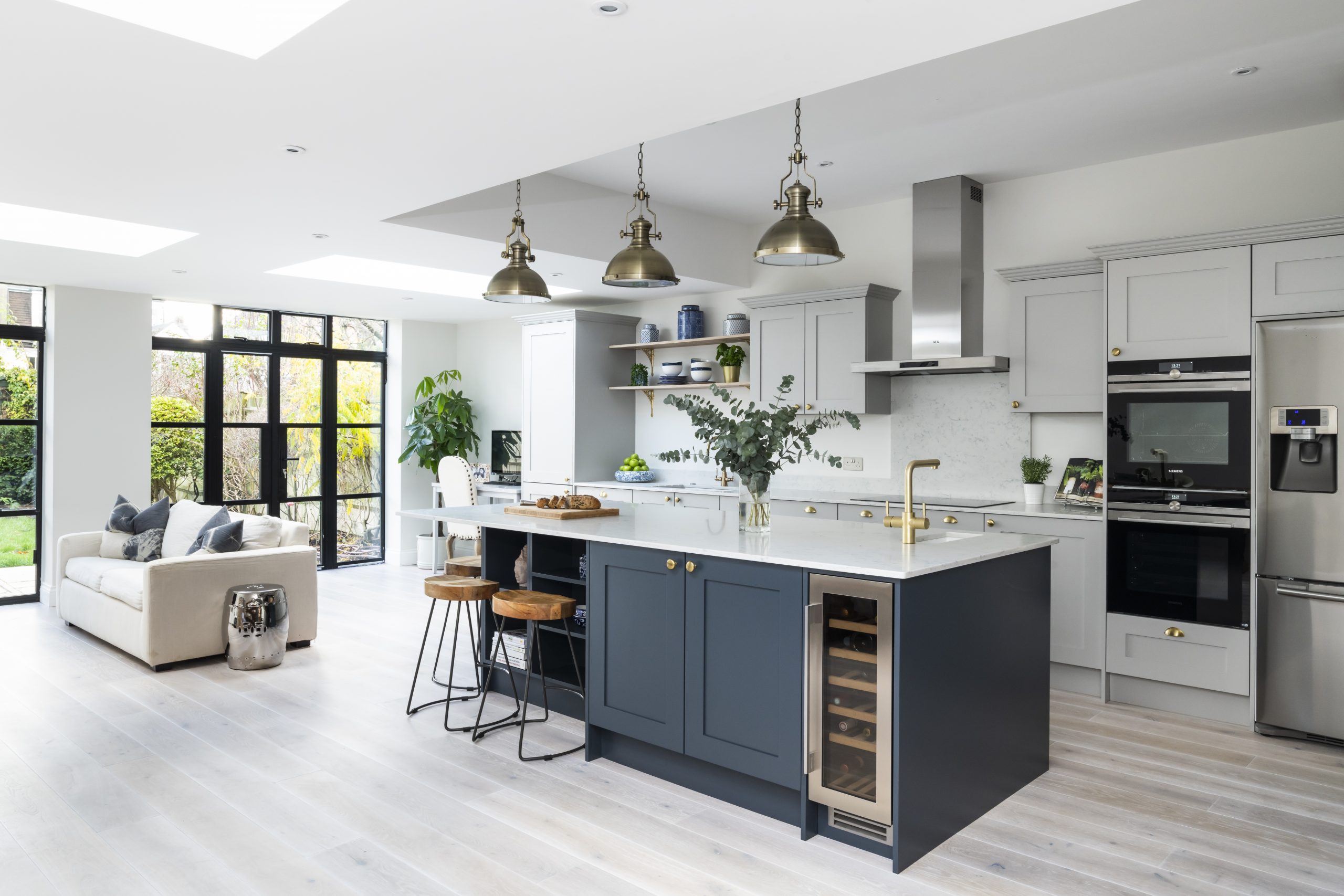 Luxury kitchen extension by Delphine Services Limited